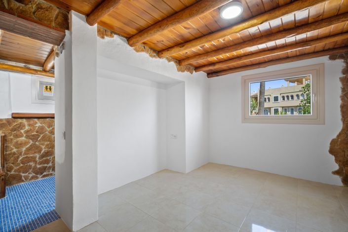 Image No.3-4 Bed Townhouse for sale