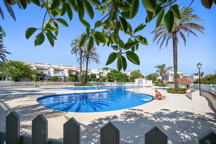 Image No.30-4 Bed Townhouse for sale