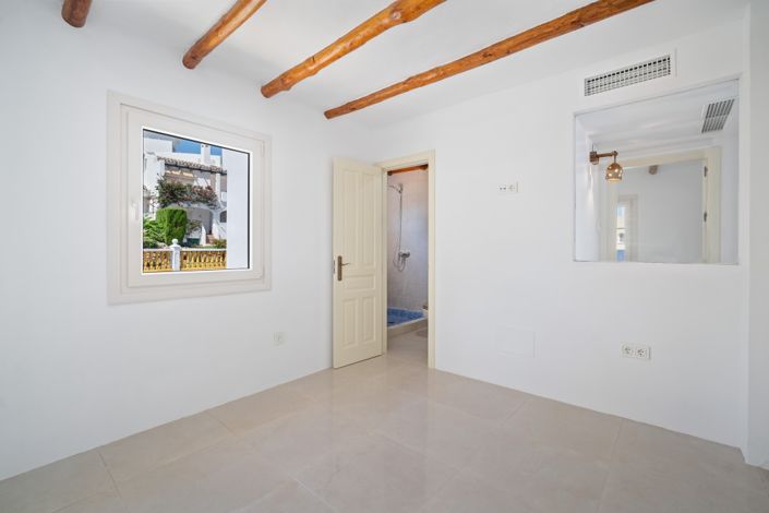 Image No.9-4 Bed Townhouse for sale