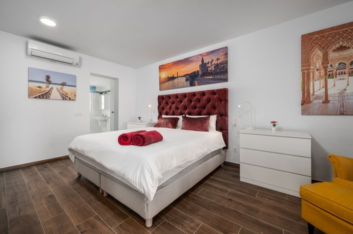 Image No.57-6 Bed Villa for sale