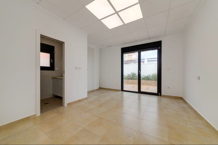 Image No.15-4 Bed Villa for sale