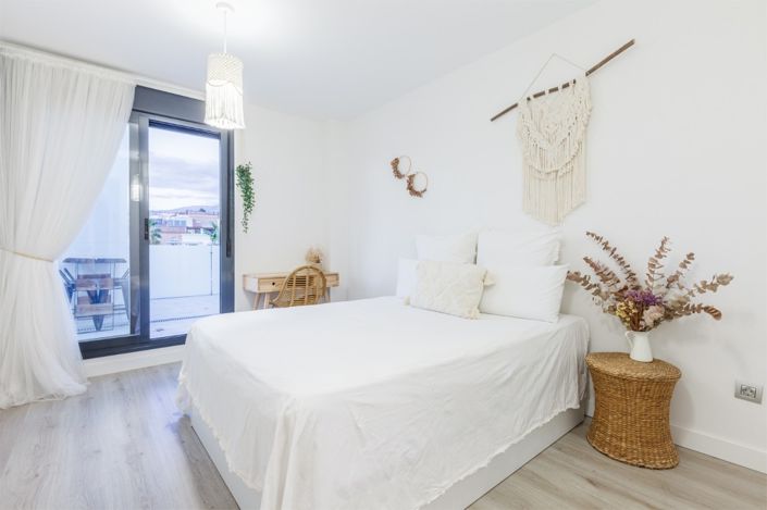 Image No.22-3 Bed Property for sale