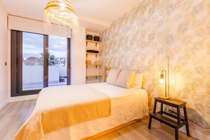 Image No.26-3 Bed Property for sale