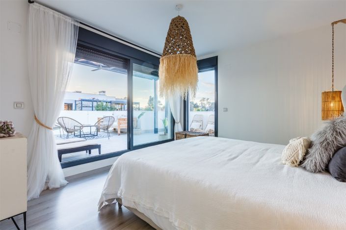 Image No.28-3 Bed Property for sale