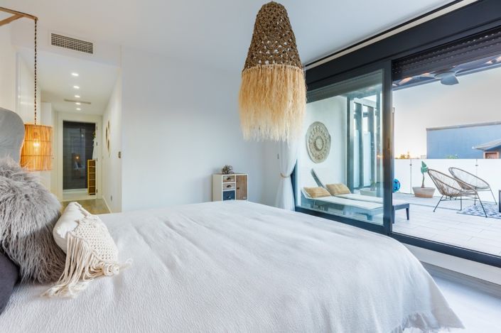 Image No.30-3 Bed Property for sale