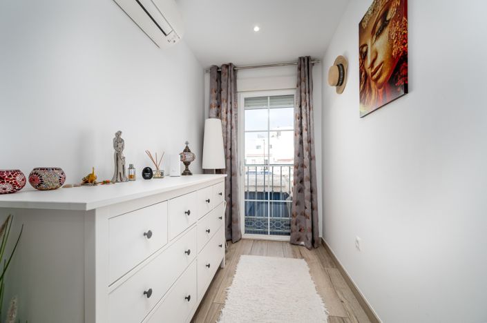 Image No.13-2 Bed Property for sale