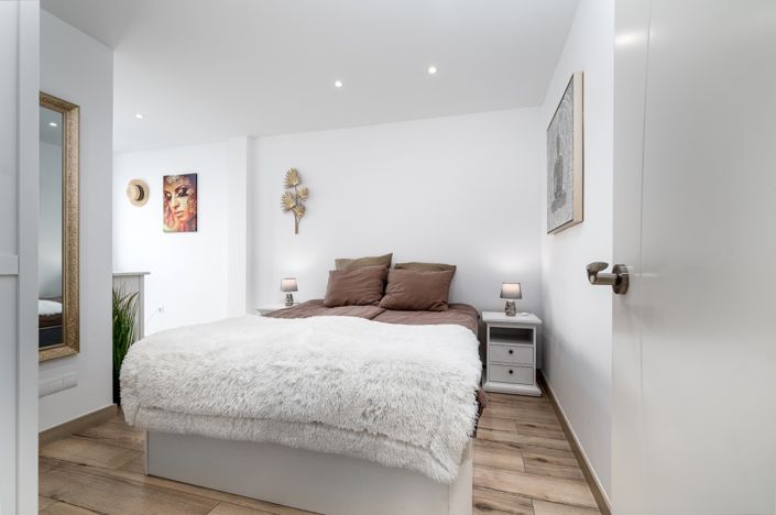 Image No.17-2 Bed Property for sale