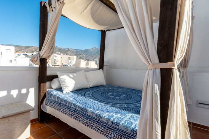 Image No.24-2 Bed Property for sale