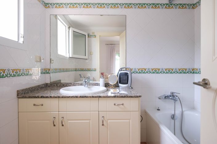 Image No.17-Jumelé de 2 chambres à vendre à Estepona