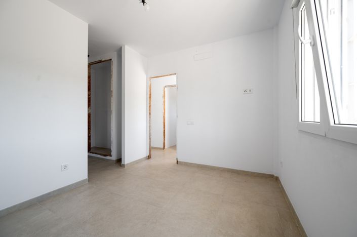 Image No.18-3 Bed Villa for sale