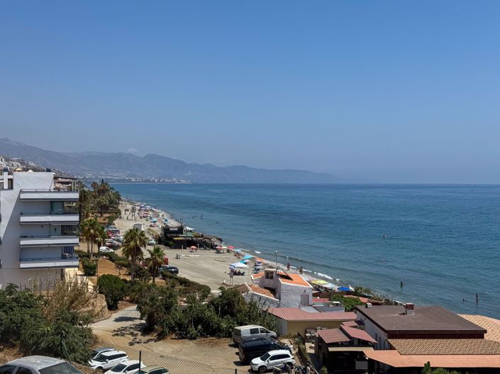 Image No.23-3 Bed Property for sale