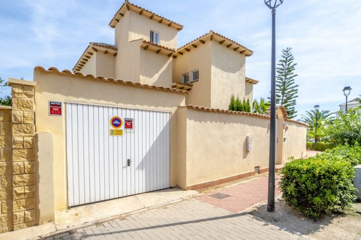 Image No.2-4 Bed Villa for sale