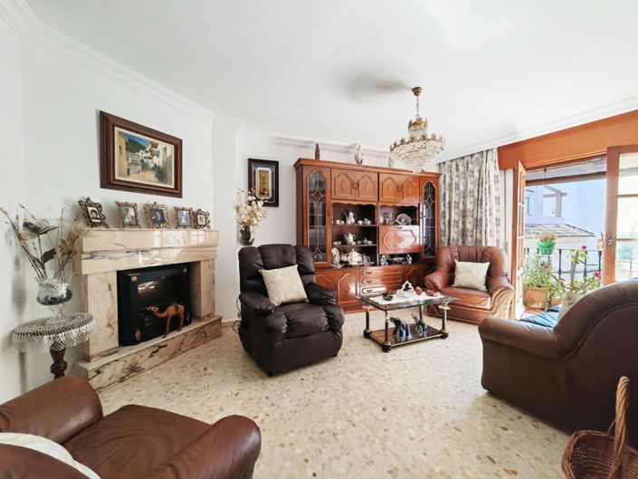 Image No.2-5 Bed Property for sale