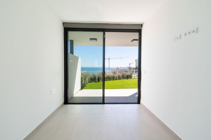 Image No.17-5 Bed Townhouse for sale