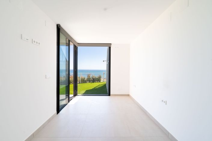 Image No.22-5 Bed Townhouse for sale