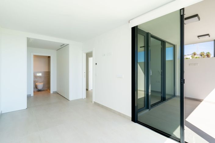 Image No.23-5 Bed Townhouse for sale