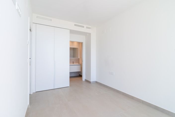 Image No.27-5 Bed Townhouse for sale