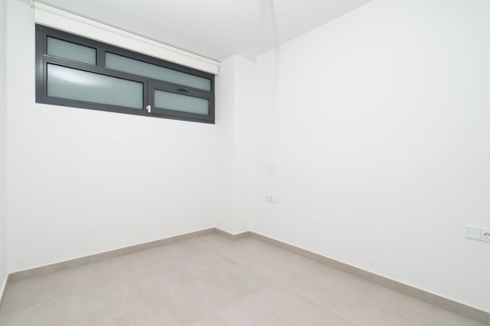 Image No.30-5 Bed Townhouse for sale