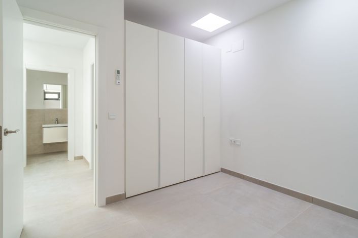 Image No.33-5 Bed Townhouse for sale