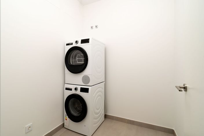 Image No.34-5 Bed Townhouse for sale