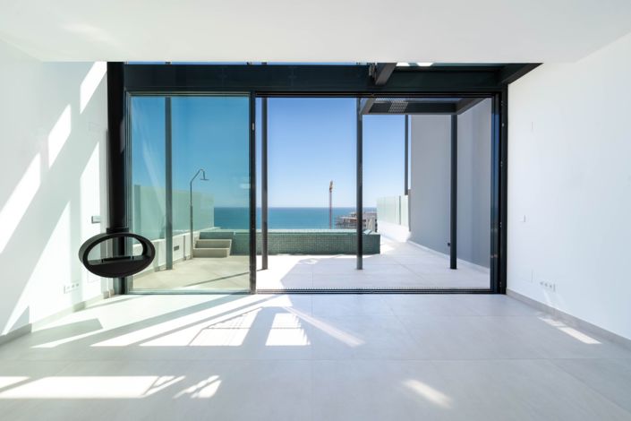 Image No.4-5 Bed Townhouse for sale