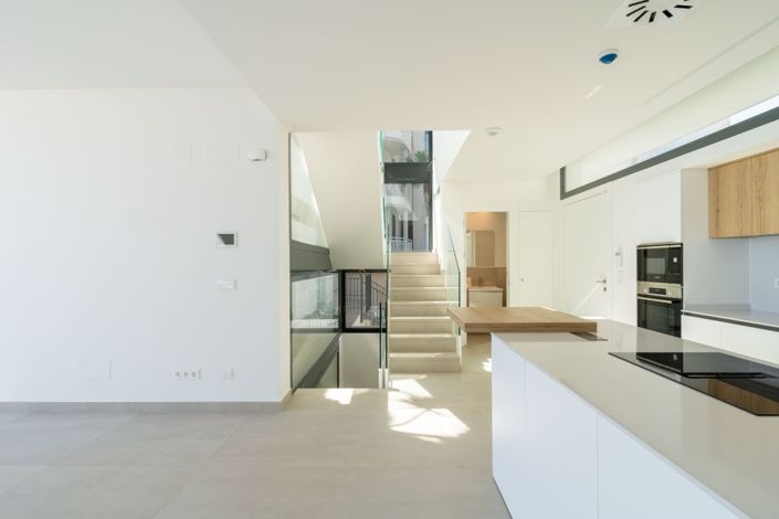 Image No.8-5 Bed Townhouse for sale