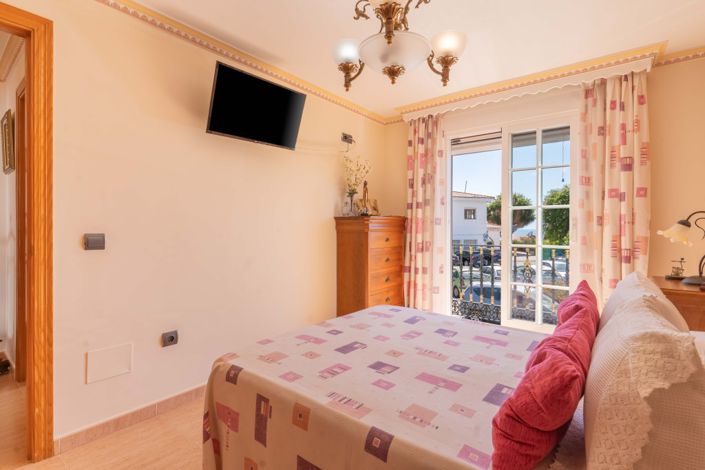 Image No.11-2 Bed Semi-Detached for sale