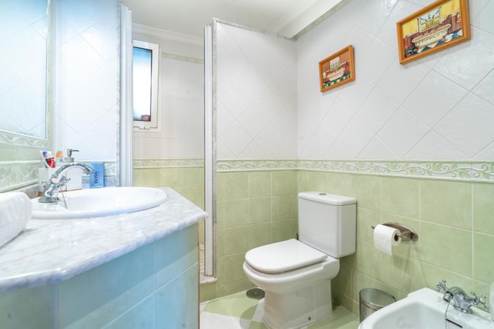 Image No.14-2 Bed Semi-Detached for sale