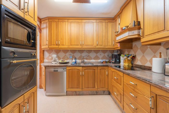 Image No.8-2 Bed Semi-Detached for sale