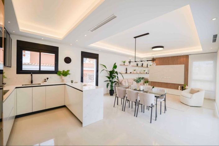 Image No.8-3 Bed Villa for sale