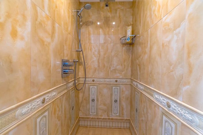 Image No.17-5 Bed Villa for sale