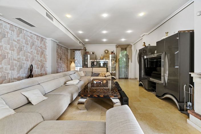 Image No.2-5 Bed Villa for sale