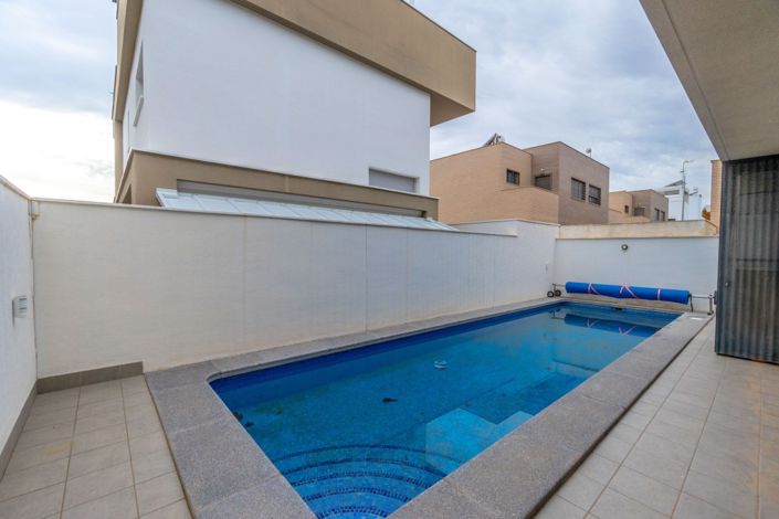 Image No.29-3 Bed Villa for sale