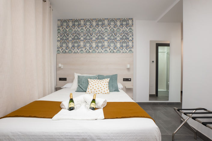 Image No.10-9 Bed Commercial for sale