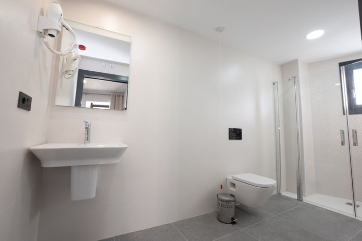 Image No.12-9 Bed Commercial for sale