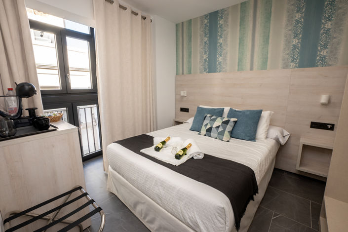 Image No.3-9 Bed Commercial for sale