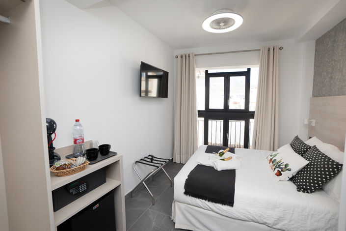 Image No.5-9 Bed Commercial for sale