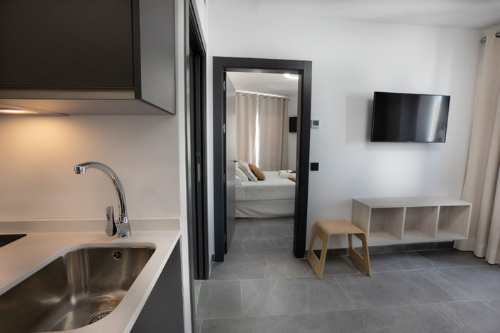 Image No.6-9 Bed Commercial for sale