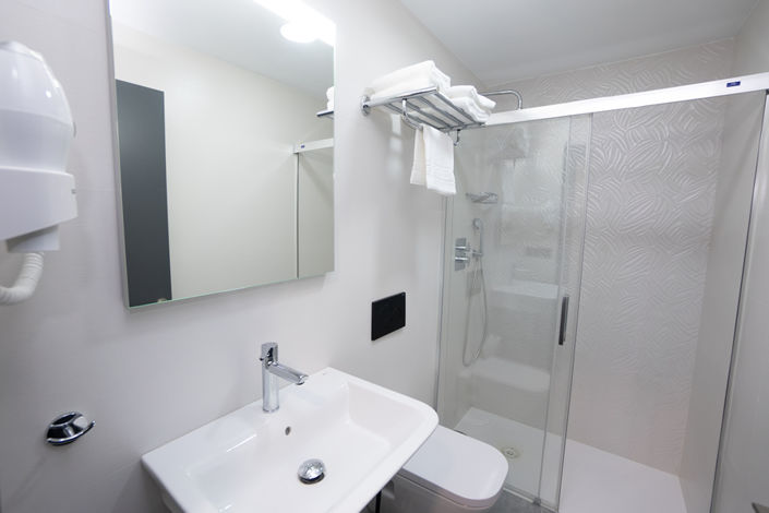 Image No.8-9 Bed Commercial for sale