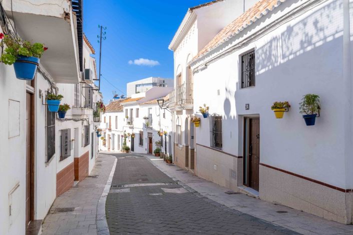 Image No.15-2 Bed Townhouse for sale