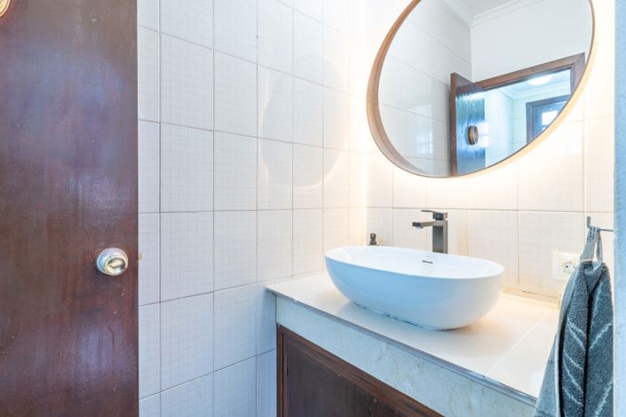 Image No.16-2 Bed Townhouse for sale