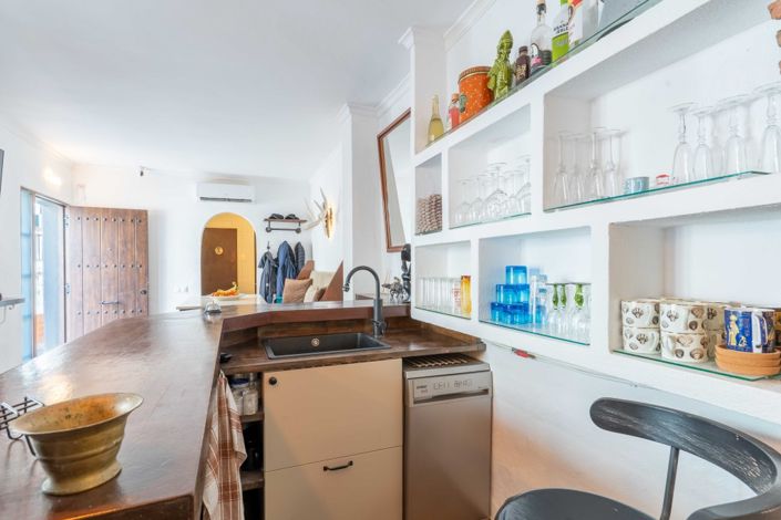 Image No.20-2 Bed Townhouse for sale