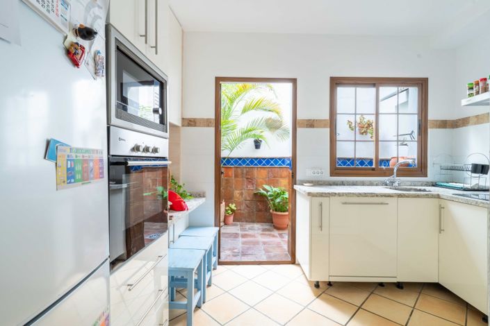 Image No.11-2 Bed Townhouse for sale