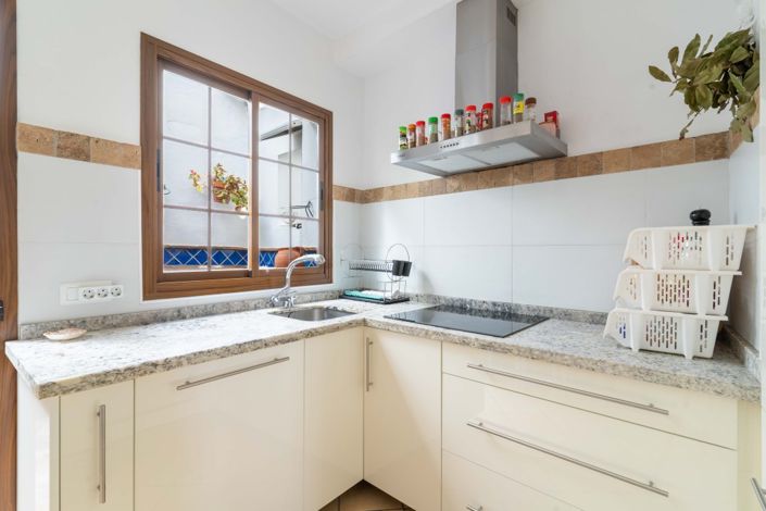 Image No.12-2 Bed Townhouse for sale