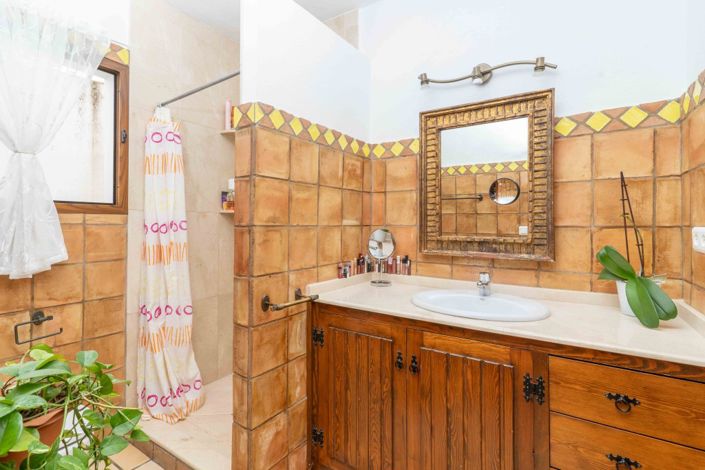 Image No.16-2 Bed Townhouse for sale