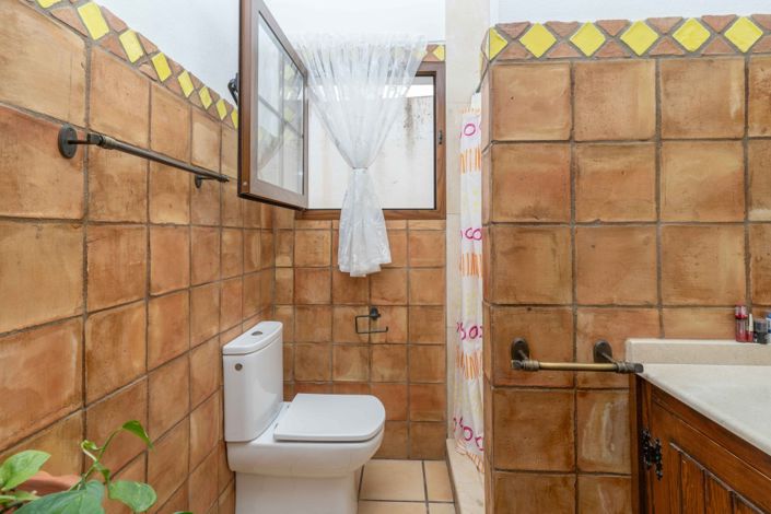 Image No.17-2 Bed Townhouse for sale