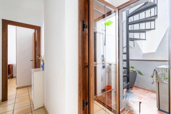 Image No.18-2 Bed Townhouse for sale