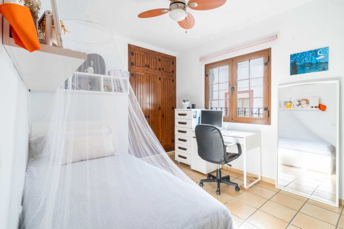 Image No.20-2 Bed Townhouse for sale