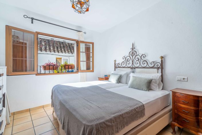 Image No.21-2 Bed Townhouse for sale