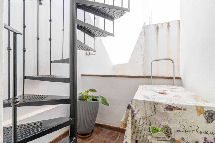 Image No.22-2 Bed Townhouse for sale